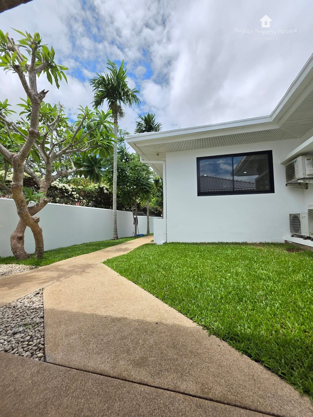 Spacious 4-Bedroom Pool Villa with Air Conditioning in East Pattaya 42