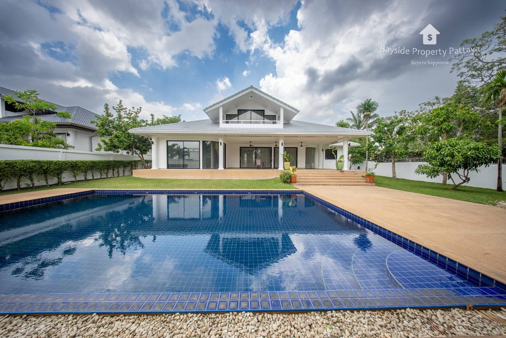Spacious 4-Bedroom Pool Villa with Air Conditioning in East Pattaya 43