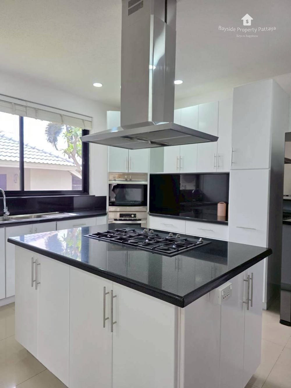 Spacious 4-Bedroom Pool Villa with Air Conditioning in East Pattaya 44