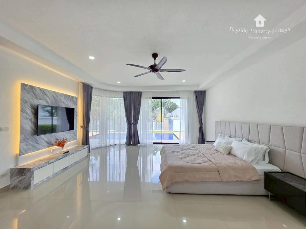 Spacious 4-Bedroom Pool Villa with Air Conditioning in East Pattaya 45