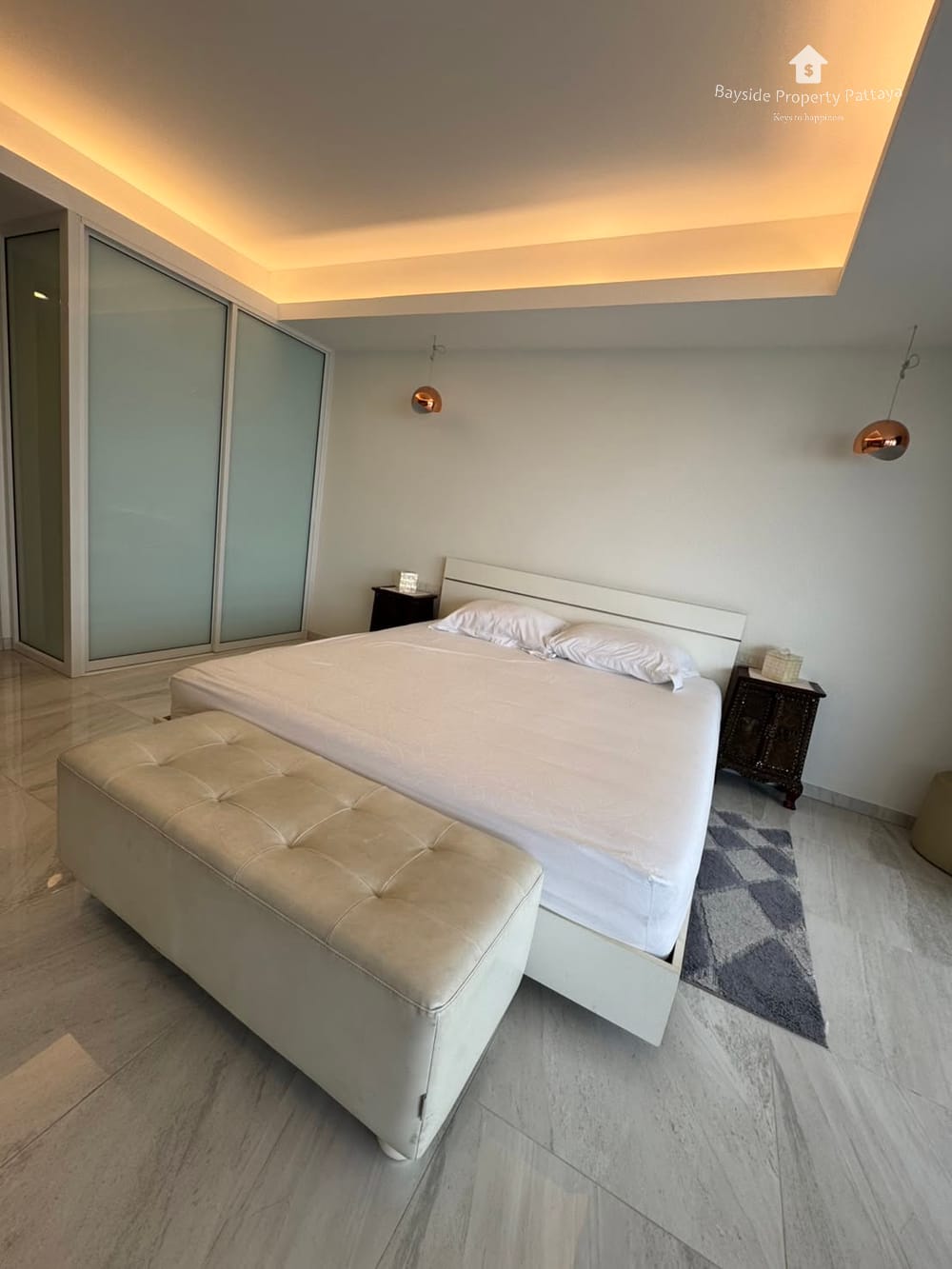 Luxury Beachfront Condo for Sale in Pratumnak, Pattaya with Air Conditioning 5
