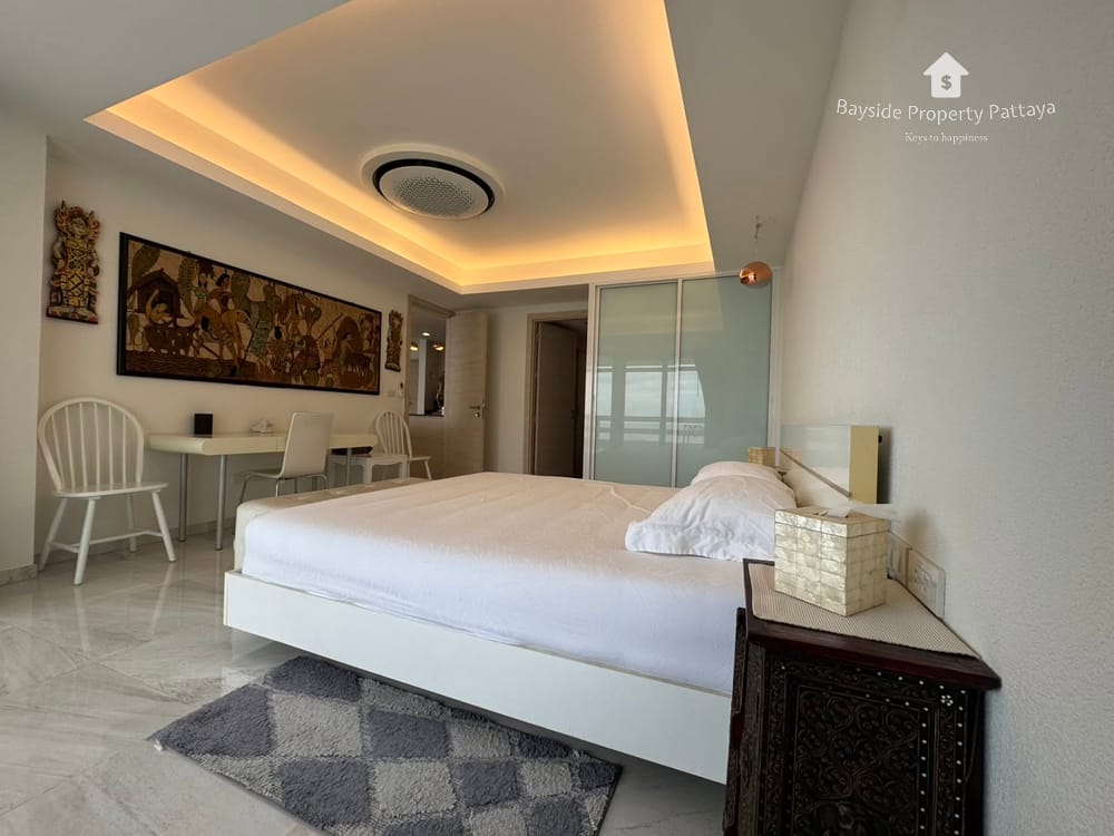 Luxury Beachfront Condo for Sale in Pratumnak, Pattaya with Air Conditioning 8