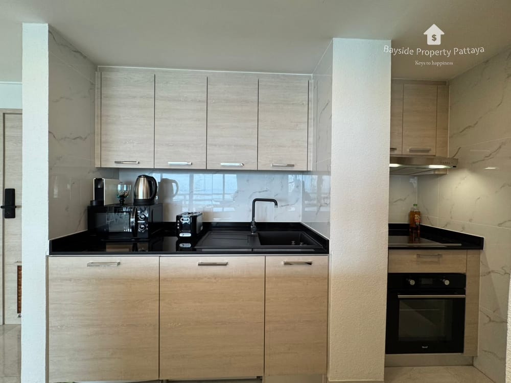 Luxury Beachfront Condo for Sale in Pratumnak, Pattaya with Air Conditioning 9