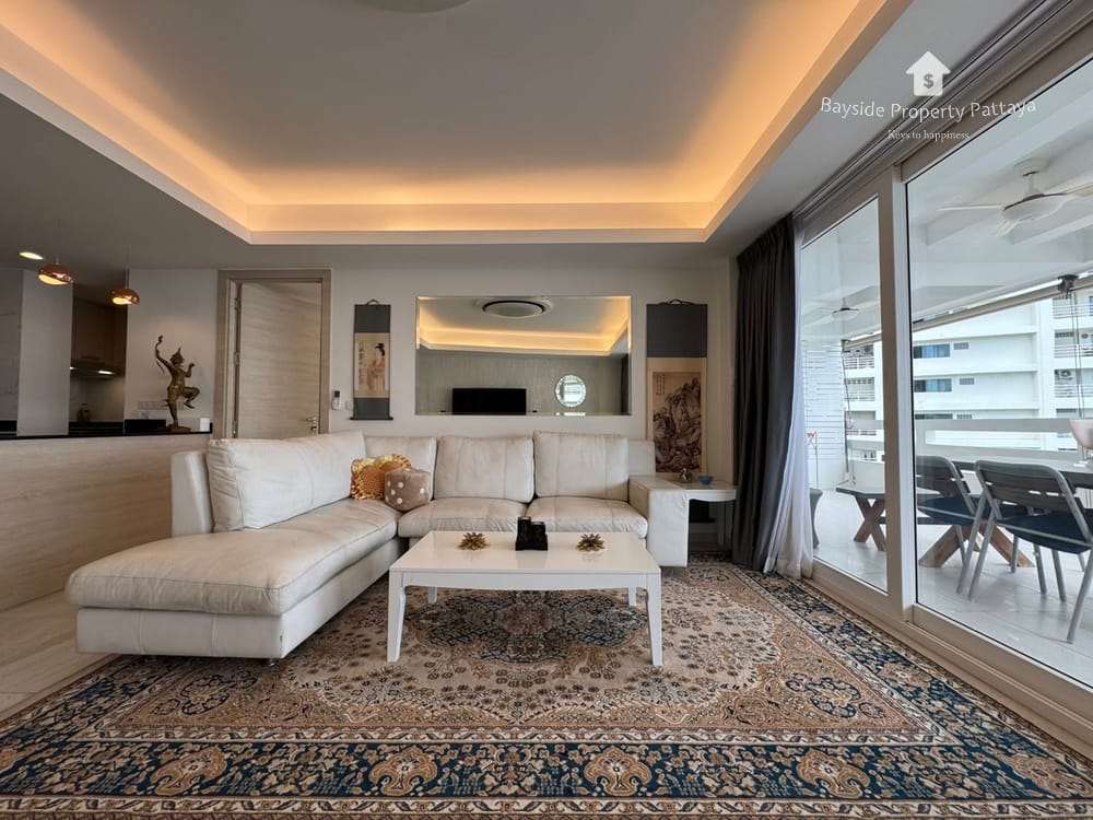 Luxury Beachfront Condo for Sale in Pratumnak, Pattaya with Air Conditioning 10