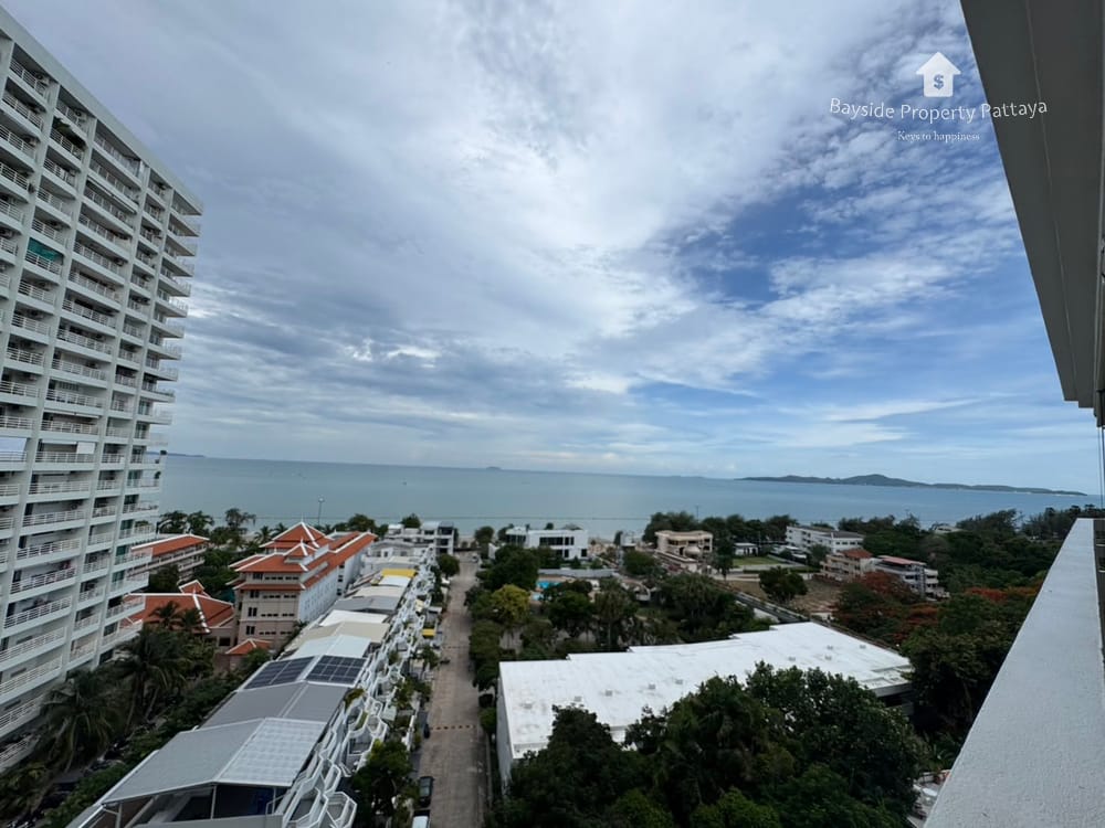 Luxury Beachfront Condo for Sale in Pratumnak, Pattaya with Air Conditioning 14