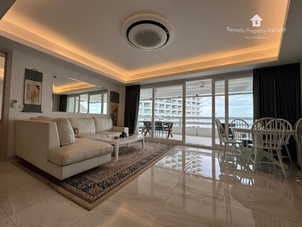 Luxury Beachfront Condo for Sale in Pratumnak, Pattaya with Air Conditioning 23