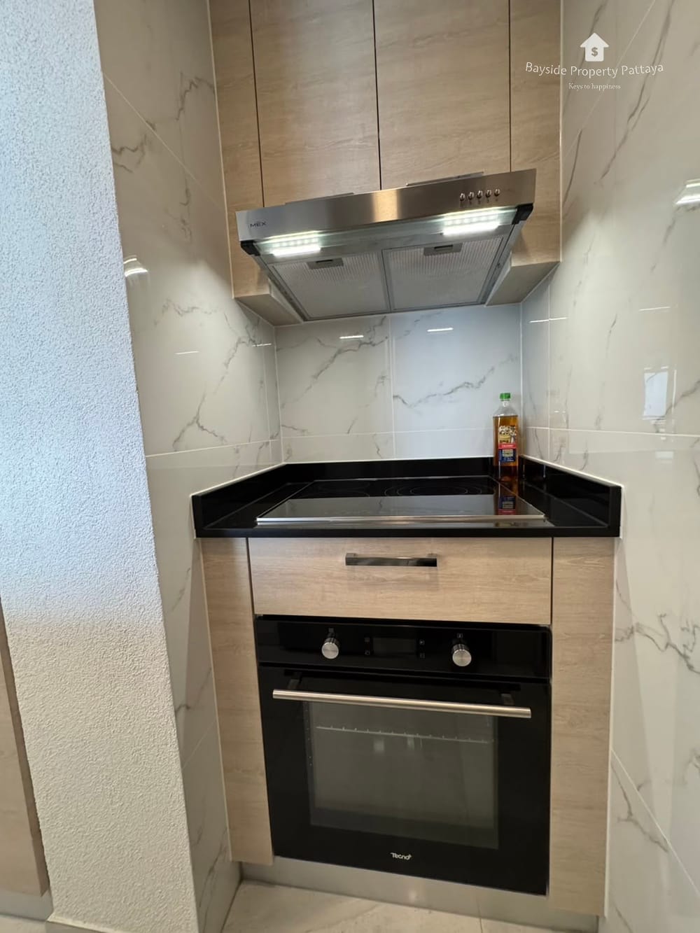 Luxury Beachfront Condo for Sale in Pratumnak, Pattaya with Air Conditioning 24