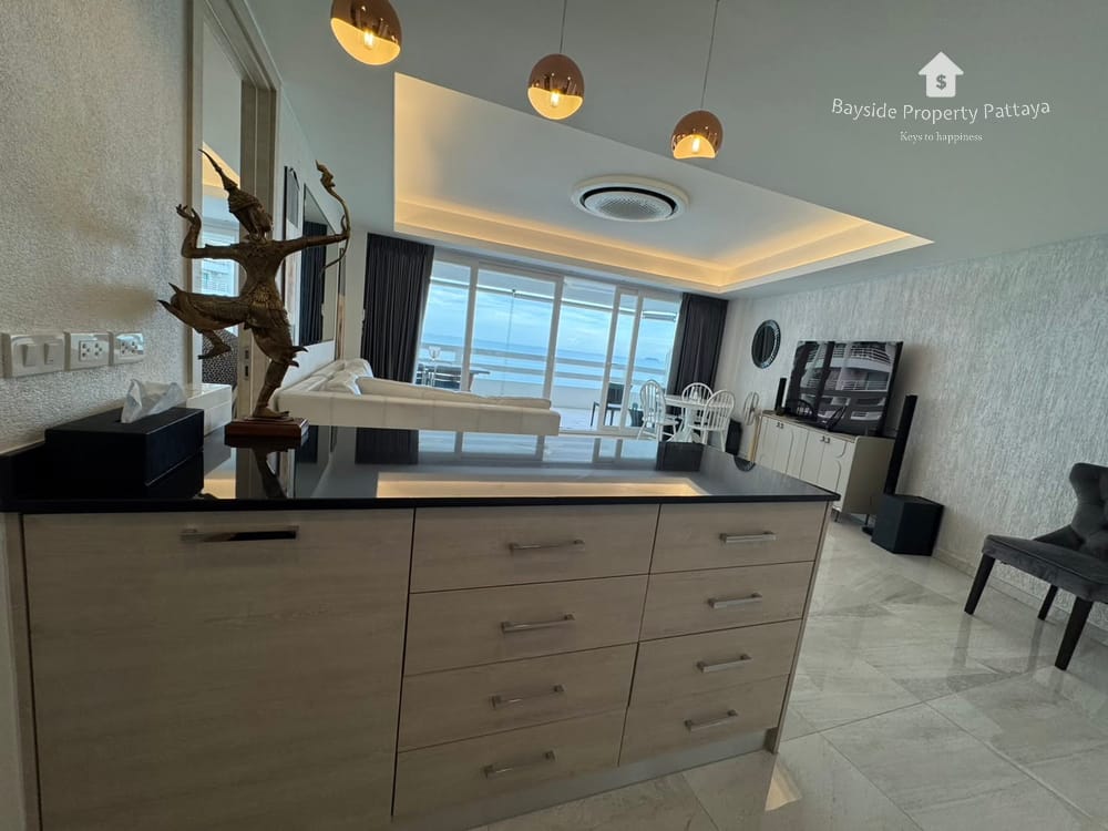 Luxury Beachfront Condo for Sale in Pratumnak, Pattaya with Air Conditioning 25