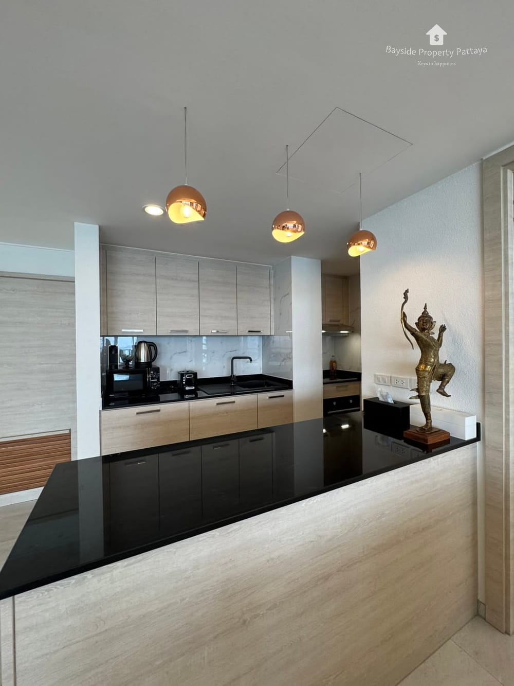 Luxury Beachfront Condo for Sale in Pratumnak, Pattaya with Air Conditioning 27