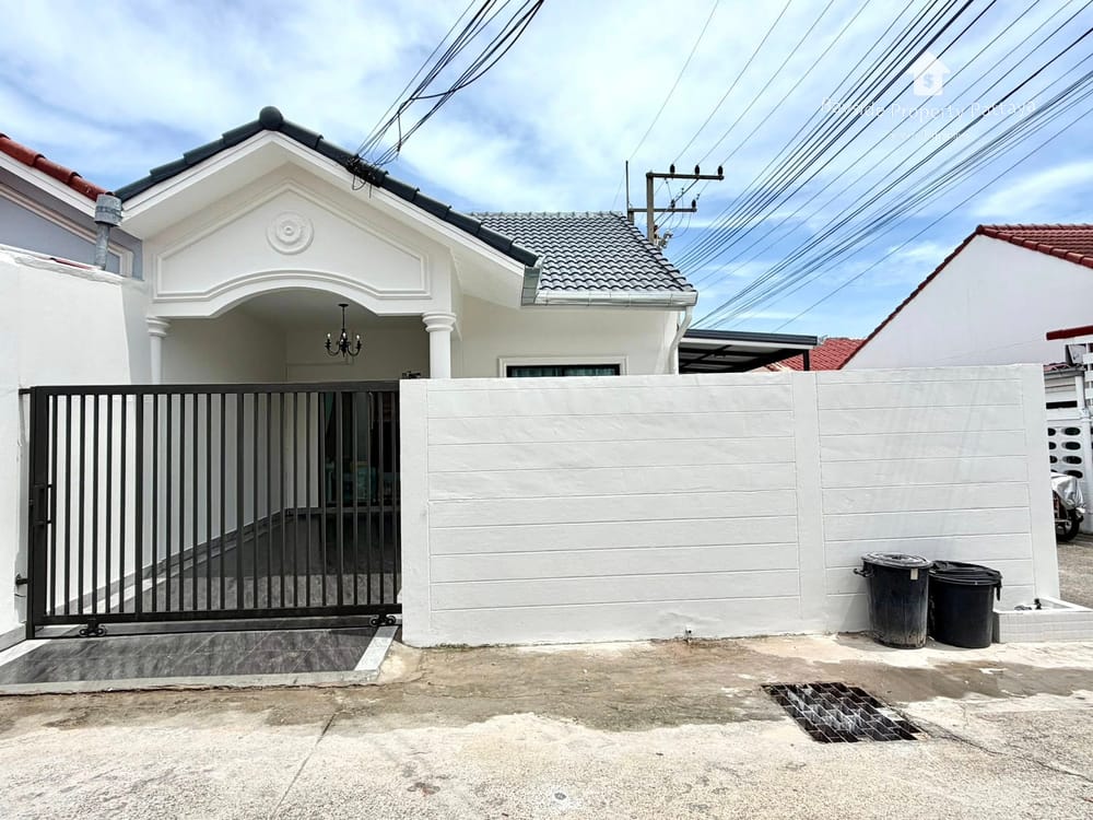 2-bedroom-townhouse-for-sale-in-chokchai-village-4-east-pattaya-pet-friendly-with-air-conditioning-bpp-344 1