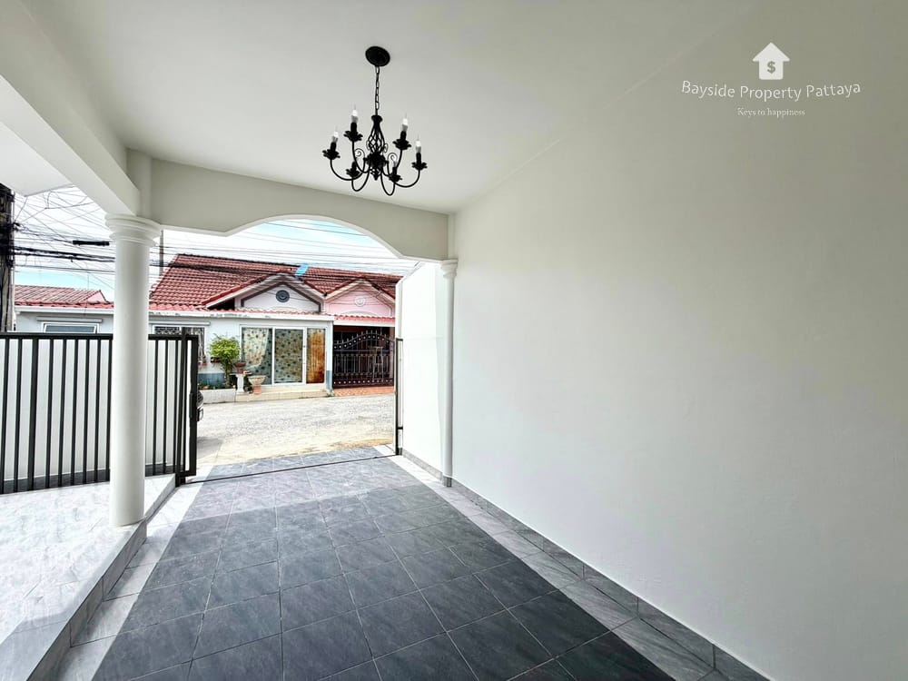 2-Bedroom Townhouse for Sale in Chokchai Village 4, East Pattaya - Pet Friendly with Air Conditioning 9