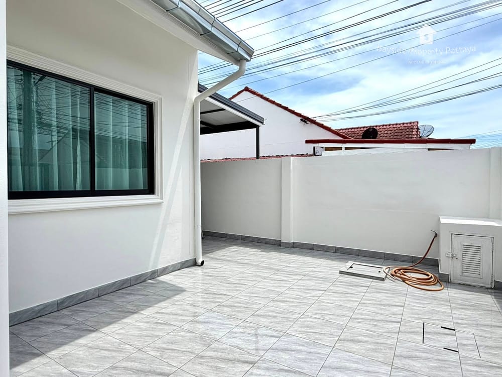 2-Bedroom Townhouse for Sale in Chokchai Village 4, East Pattaya - Pet Friendly with Air Conditioning 10