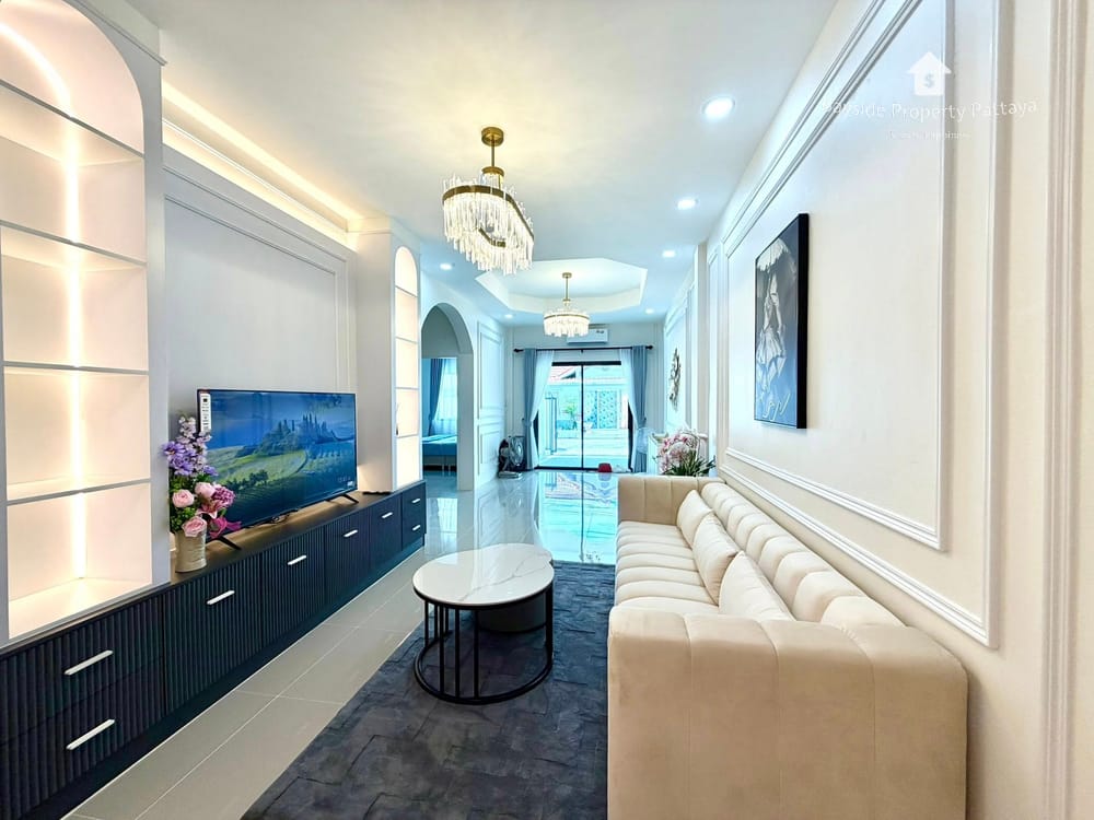 2-Bedroom Townhouse for Sale in Chokchai Village 4, East Pattaya - Pet Friendly with Air Conditioning 12