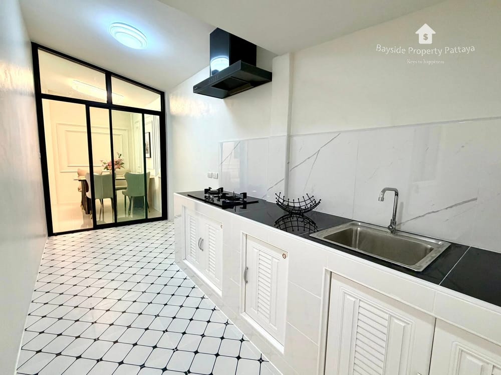 2-Bedroom Townhouse for Sale in Chokchai Village 4, East Pattaya - Pet Friendly with Air Conditioning 13