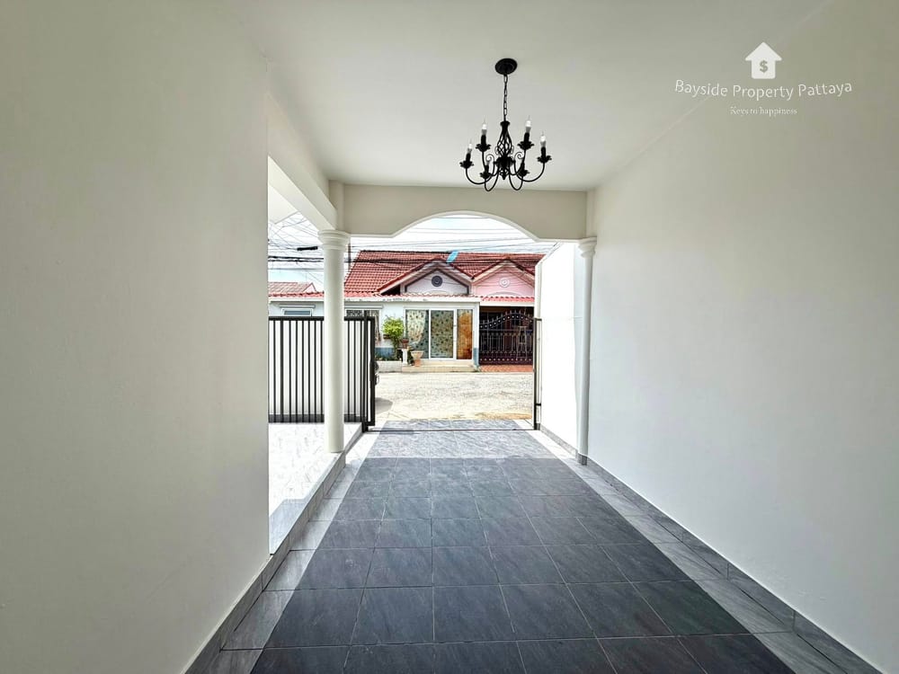 2-Bedroom Townhouse for Sale in Chokchai Village 4, East Pattaya - Pet Friendly with Air Conditioning 14