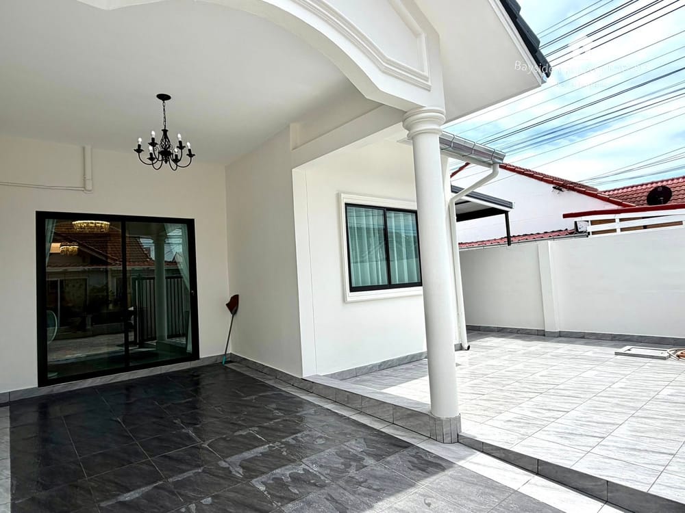 2-Bedroom Townhouse for Sale in Chokchai Village 4, East Pattaya - Pet Friendly with Air Conditioning 16
