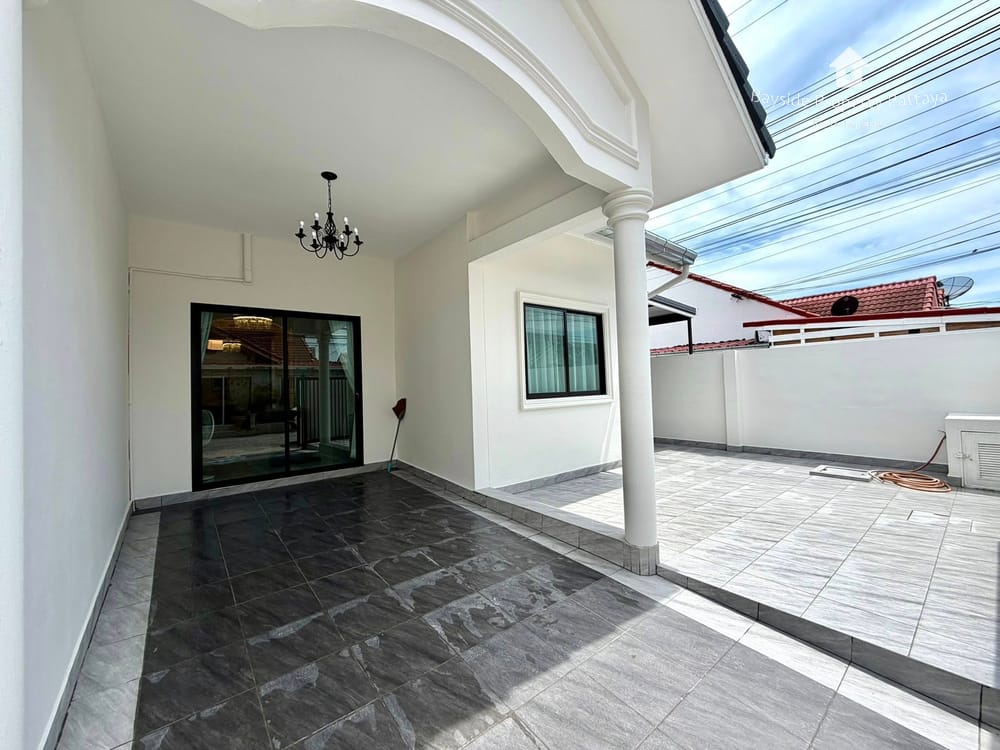 2-Bedroom Townhouse for Sale in Chokchai Village 4, East Pattaya - Pet Friendly with Air Conditioning 29