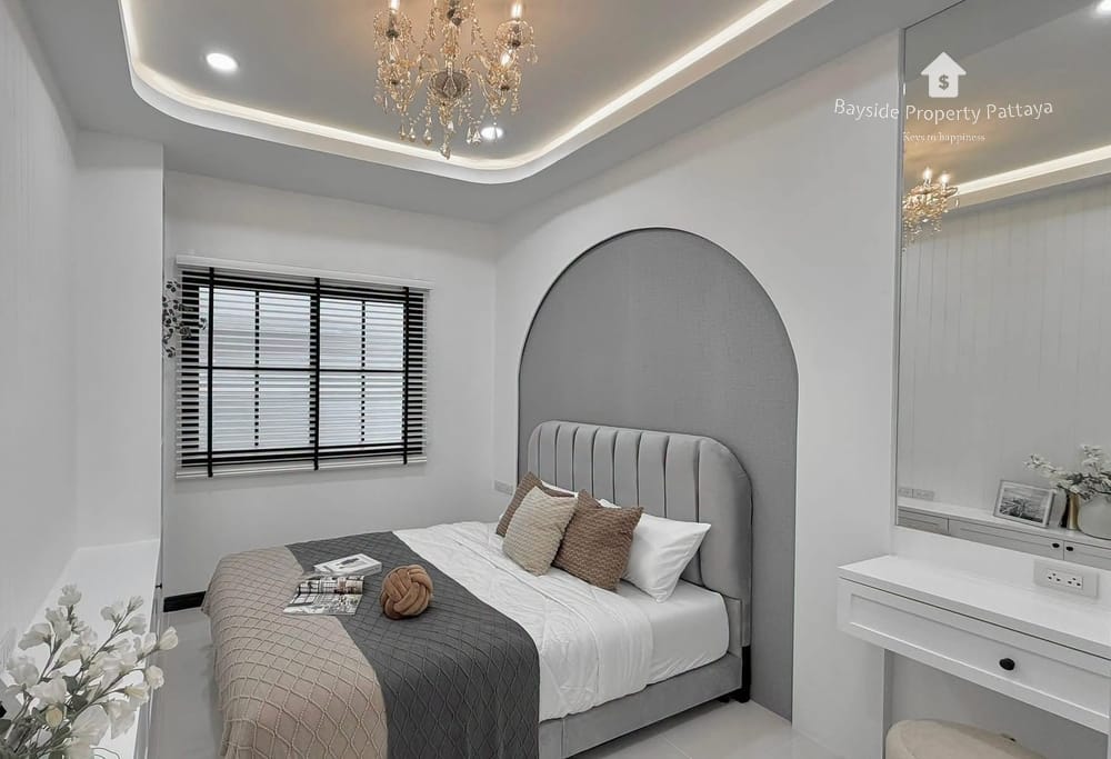 Spacious 3-Bedroom Detached House for Sale in Eakmongkol Village 4, East Pattaya 9