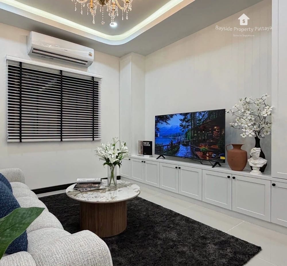 Spacious 3-Bedroom Detached House for Sale in Eakmongkol Village 4, East Pattaya 10