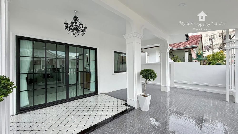 Spacious 3-Bedroom Detached House for Sale in Eakmongkol Village 4, East Pattaya 12