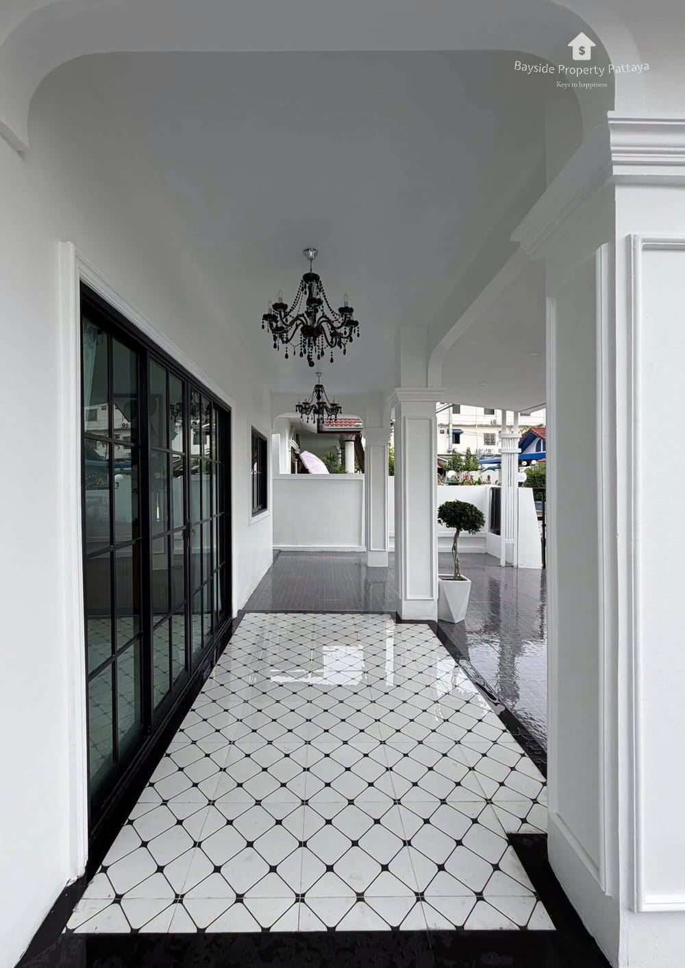 Spacious 3-Bedroom Detached House for Sale in Eakmongkol Village 4, East Pattaya 14