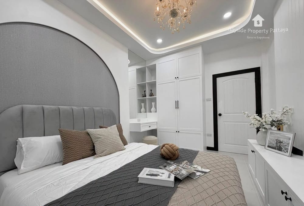 Spacious 3-Bedroom Detached House for Sale in Eakmongkol Village 4, East Pattaya 17