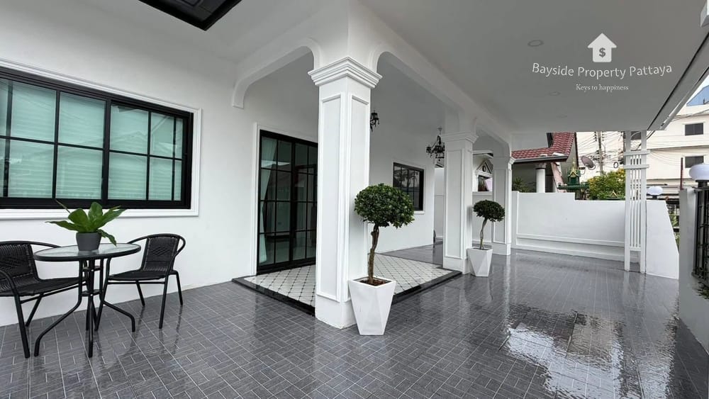 Spacious 3-Bedroom Detached House for Sale in Eakmongkol Village 4, East Pattaya 18