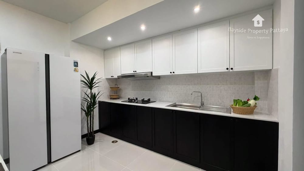 Spacious 3-Bedroom Detached House for Sale in Eakmongkol Village 4, East Pattaya 20