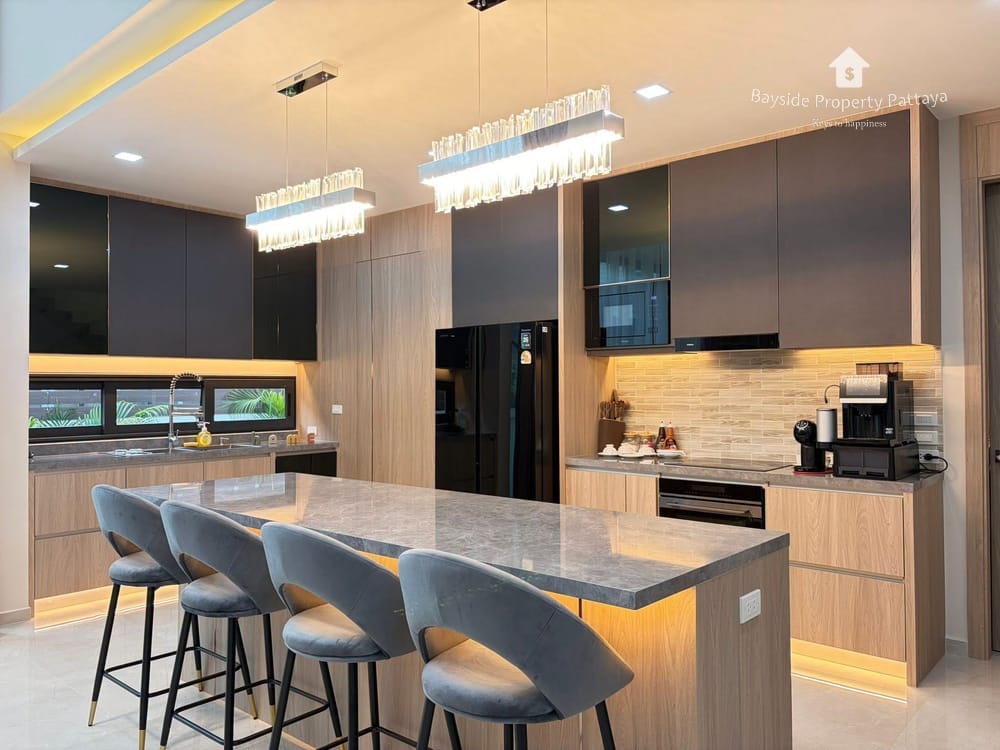 stunning-5-bedroom-pool-villa-for-sale-in-east-pattaya-pet-friendly-with-air-conditioning-bpp-342 6