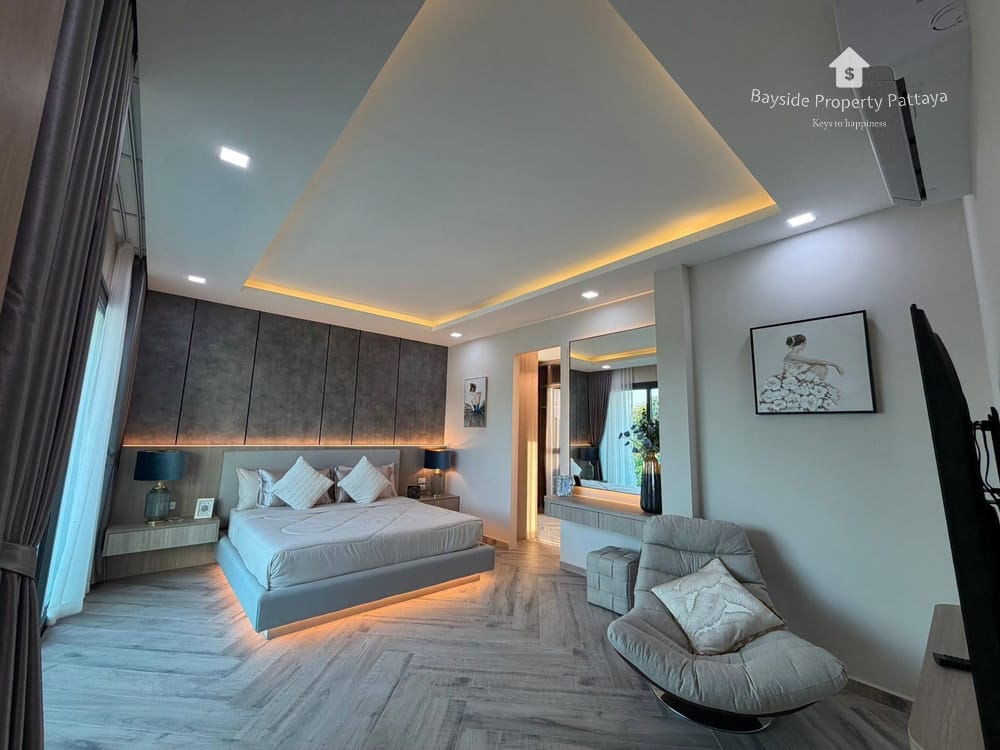 Stunning 5-Bedroom Pool Villa for Sale in East Pattaya - Pet Friendly with Air Conditioning 7