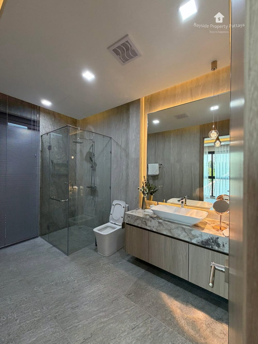 Stunning 5-Bedroom Pool Villa for Sale in East Pattaya - Pet Friendly with Air Conditioning 9