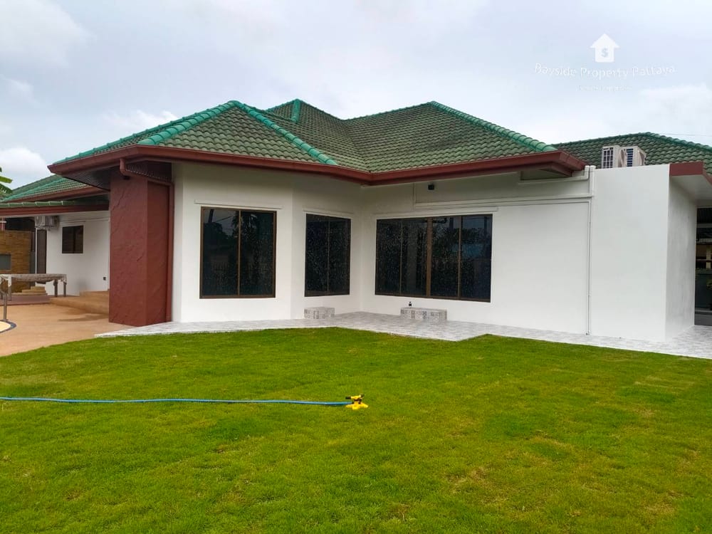 Spacious 4-Bedroom Pool Villa for Rent in East Pattaya 8