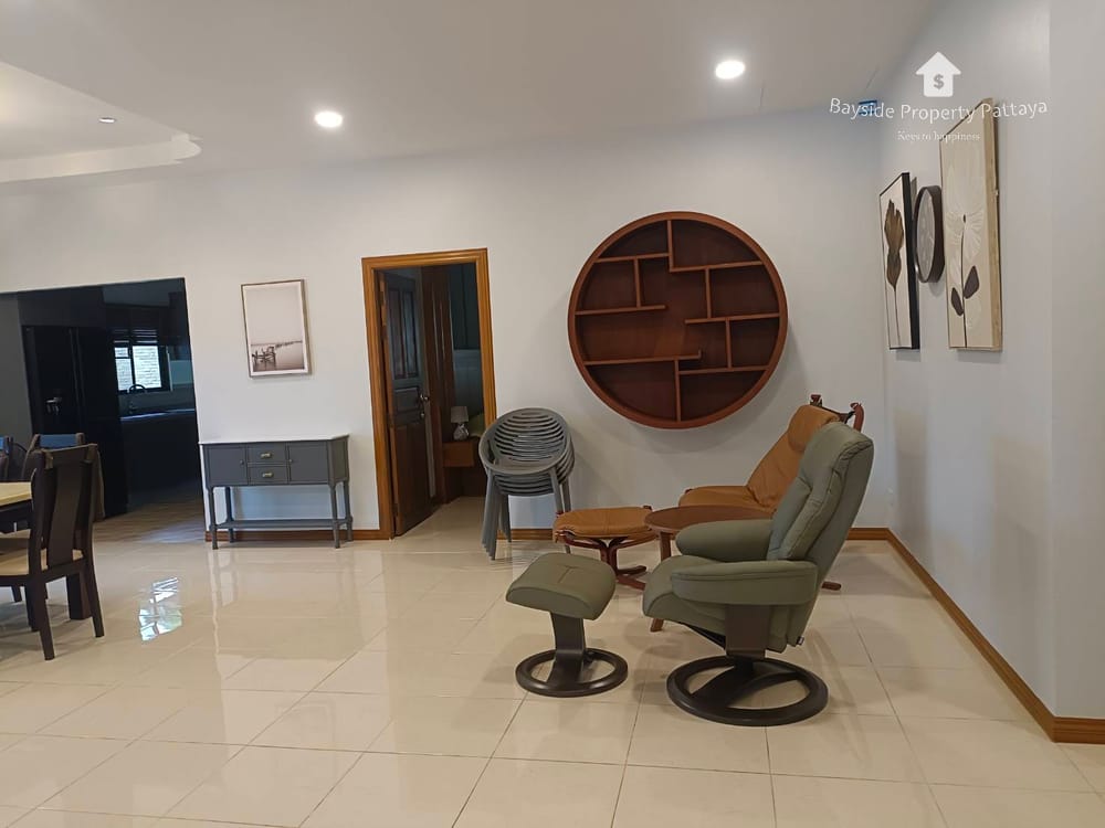 Spacious 4-Bedroom Pool Villa for Rent in East Pattaya 11