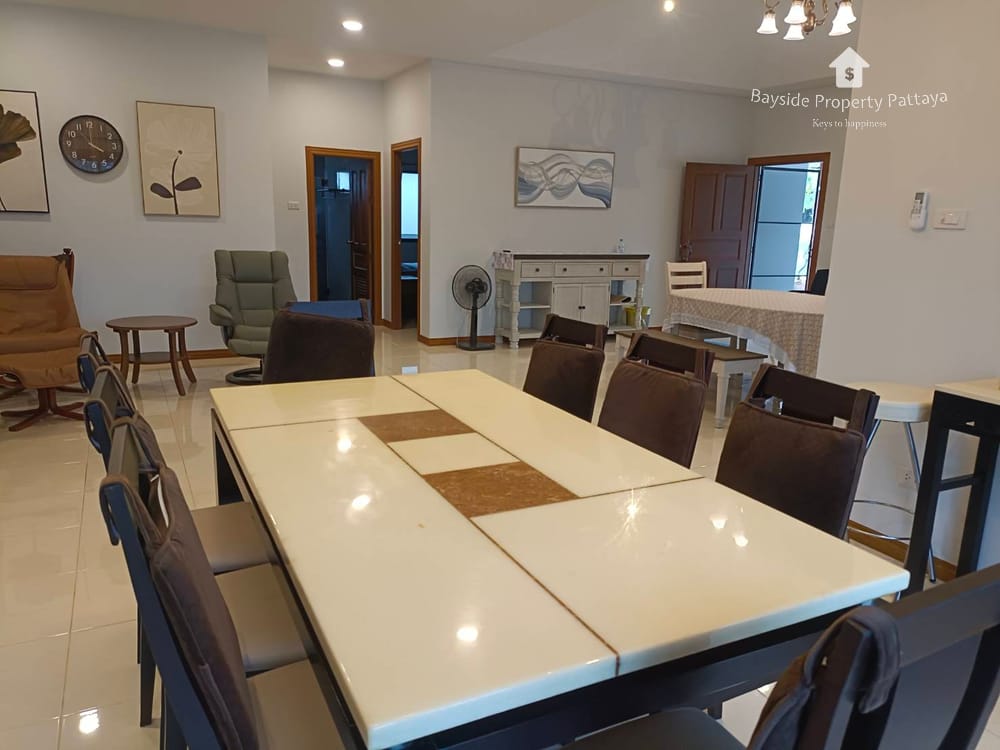 Spacious 4-Bedroom Pool Villa for Rent in East Pattaya 16