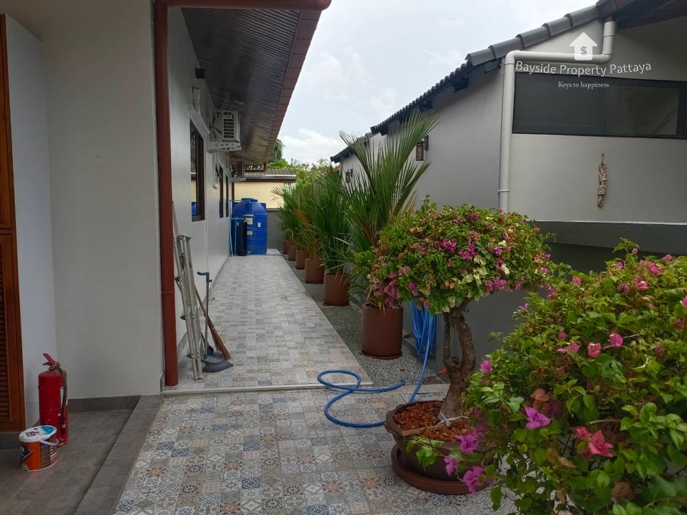 Spacious 4-Bedroom Pool Villa for Rent in East Pattaya 55