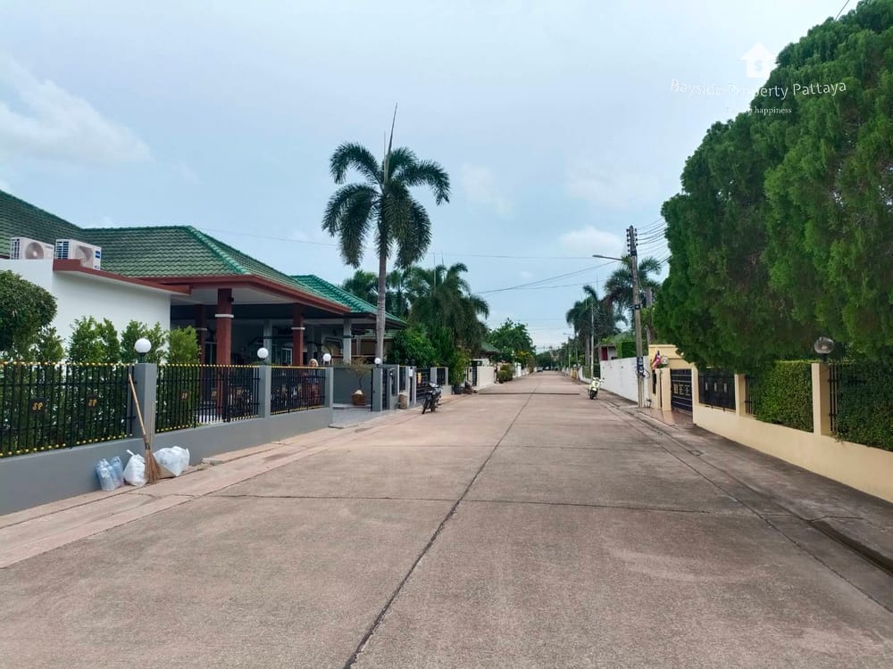 Spacious 4-Bedroom Pool Villa for Rent in East Pattaya 60