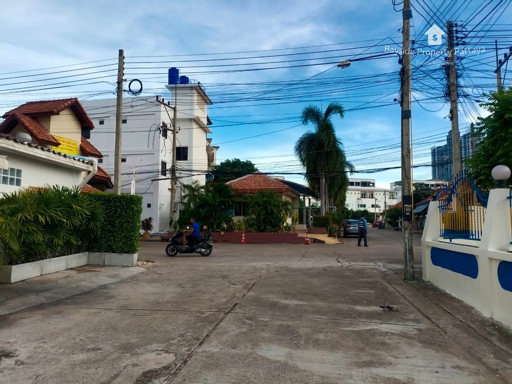 Eckreihenhaus (2 Schlafzimmer) mit Klimaanlage zum Verkauf in Pattaya City 4