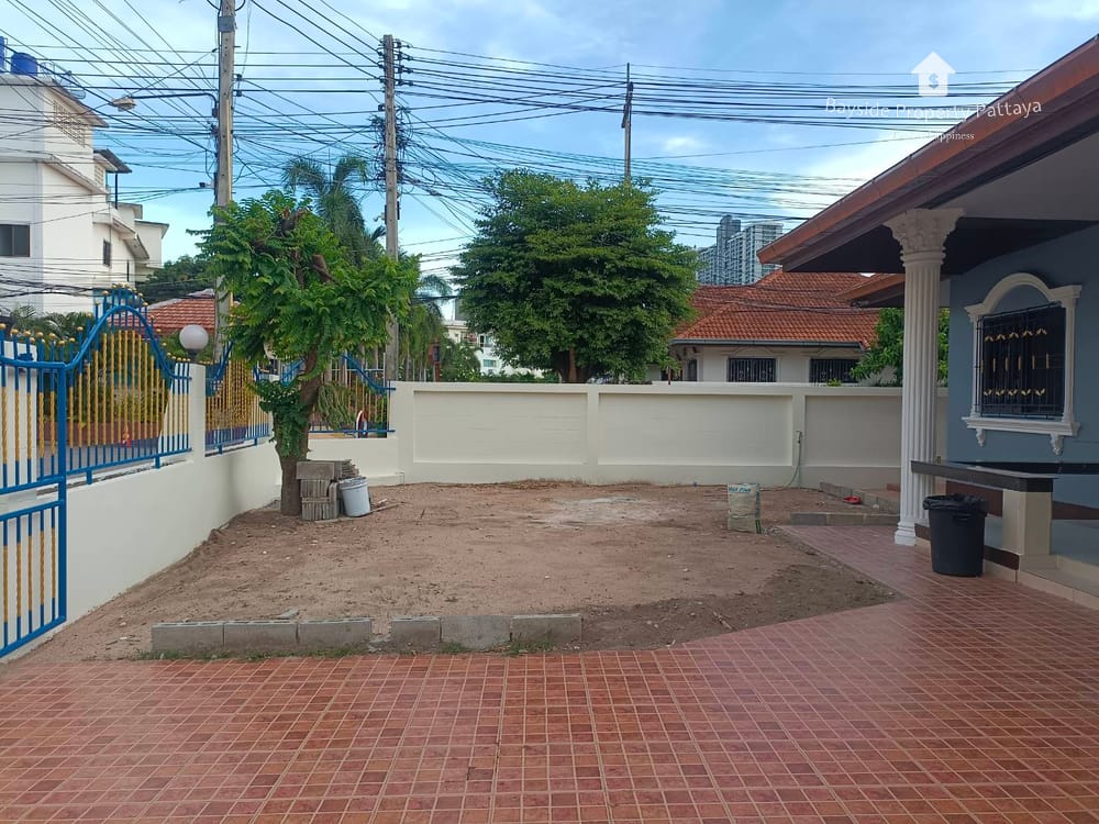 Eckreihenhaus (2 Schlafzimmer) mit Klimaanlage zum Verkauf in Pattaya City 5