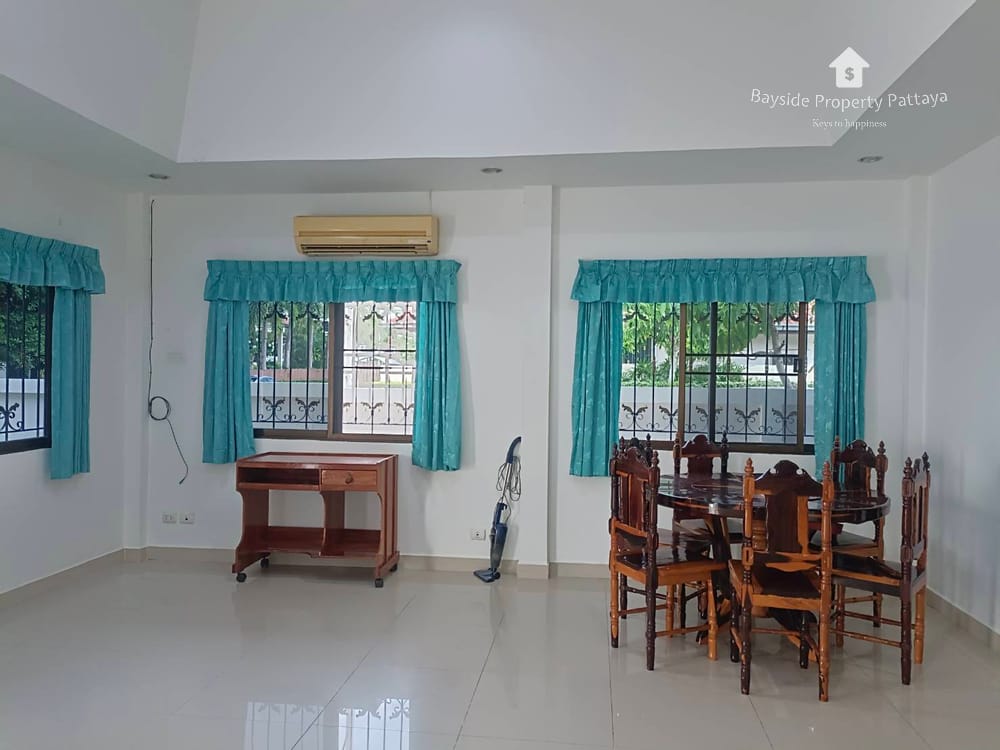 Eckreihenhaus (2 Schlafzimmer) mit Klimaanlage zum Verkauf in Pattaya City 8