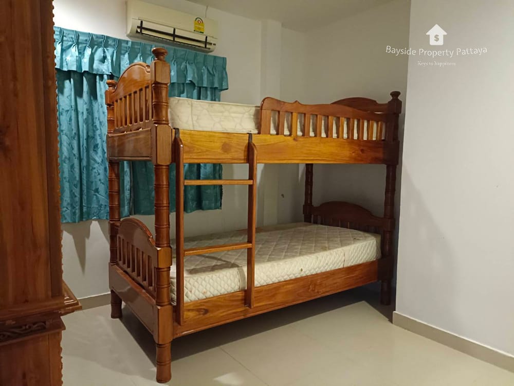 Eckreihenhaus (2 Schlafzimmer) mit Klimaanlage zum Verkauf in Pattaya City 9