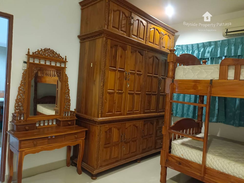 Eckreihenhaus (2 Schlafzimmer) mit Klimaanlage zum Verkauf in Pattaya City 10