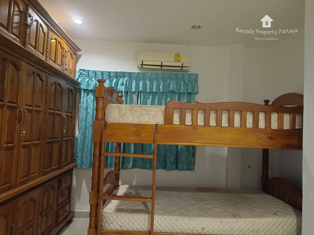 Eckreihenhaus (2 Schlafzimmer) mit Klimaanlage zum Verkauf in Pattaya City 11
