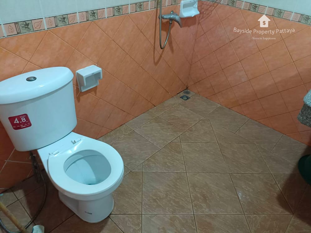 Eckreihenhaus (2 Schlafzimmer) mit Klimaanlage zum Verkauf in Pattaya City 13