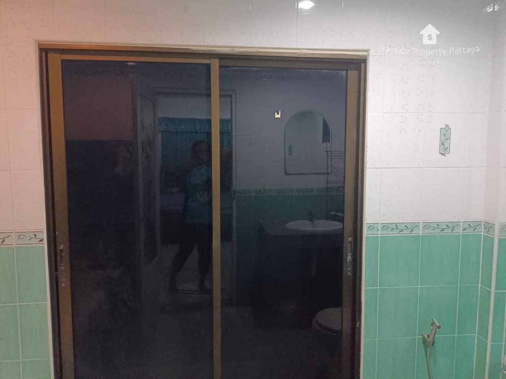 Eckreihenhaus (2 Schlafzimmer) mit Klimaanlage zum Verkauf in Pattaya City 22