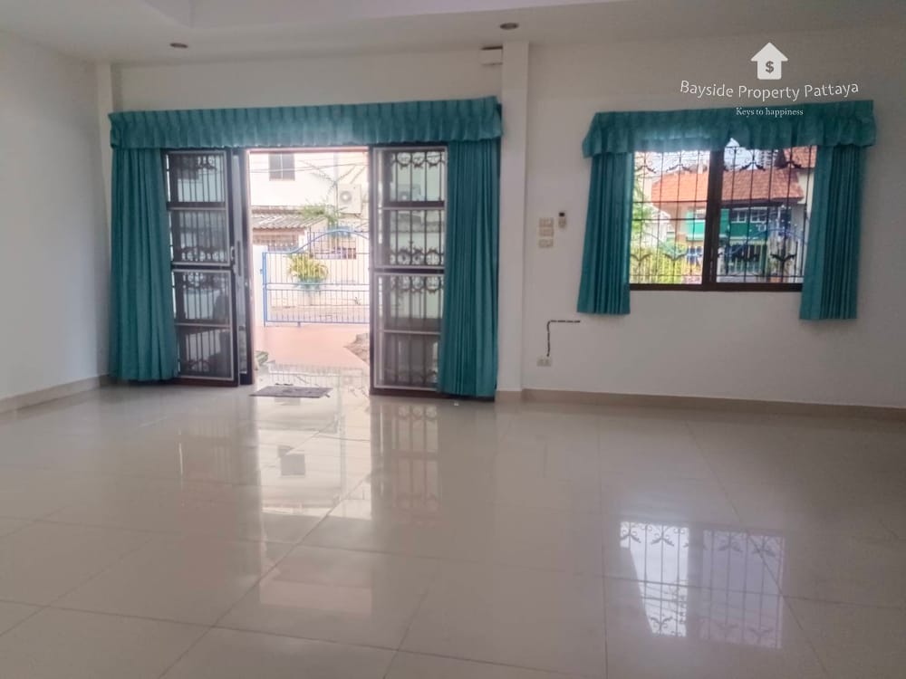 Eckreihenhaus (2 Schlafzimmer) mit Klimaanlage zum Verkauf in Pattaya City 27