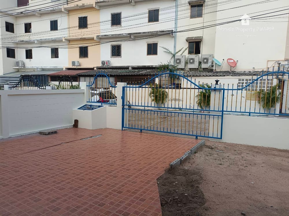Eckreihenhaus (2 Schlafzimmer) mit Klimaanlage zum Verkauf in Pattaya City 30