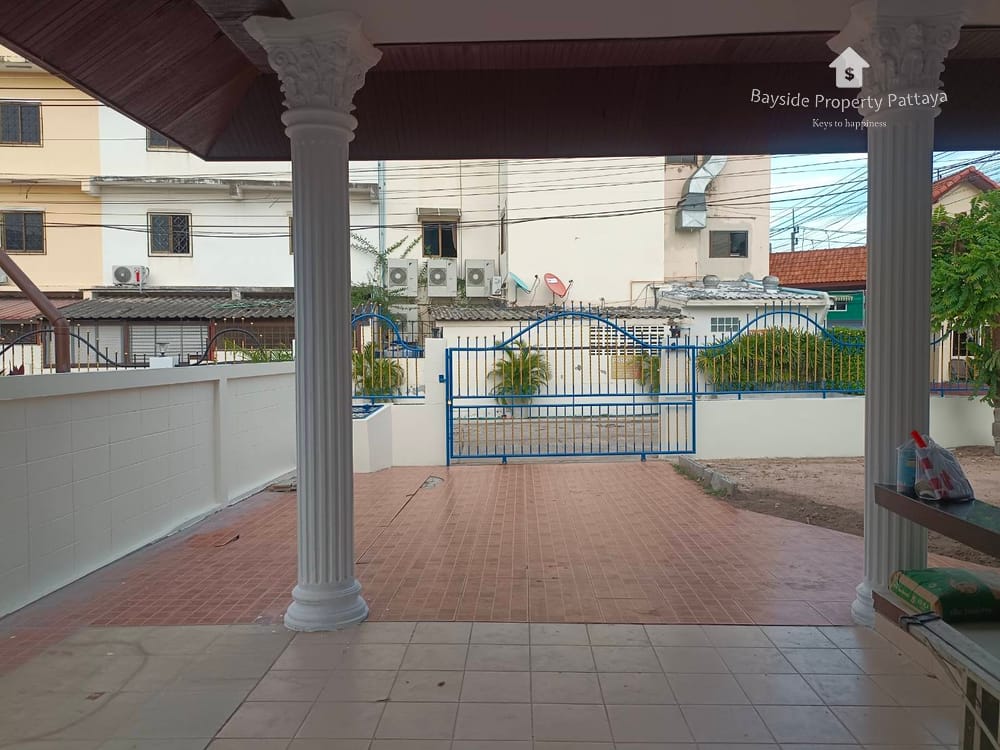 Eckreihenhaus (2 Schlafzimmer) mit Klimaanlage zum Verkauf in Pattaya City 35