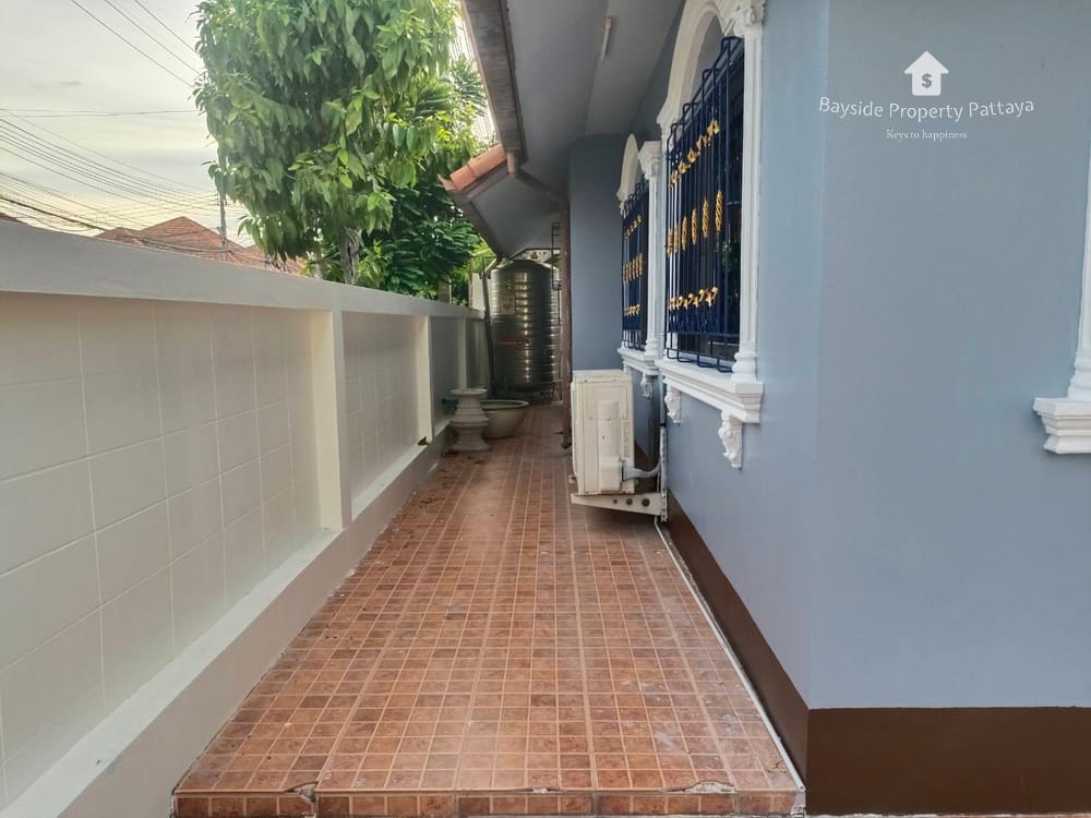 Eckreihenhaus (2 Schlafzimmer) mit Klimaanlage zum Verkauf in Pattaya City 36