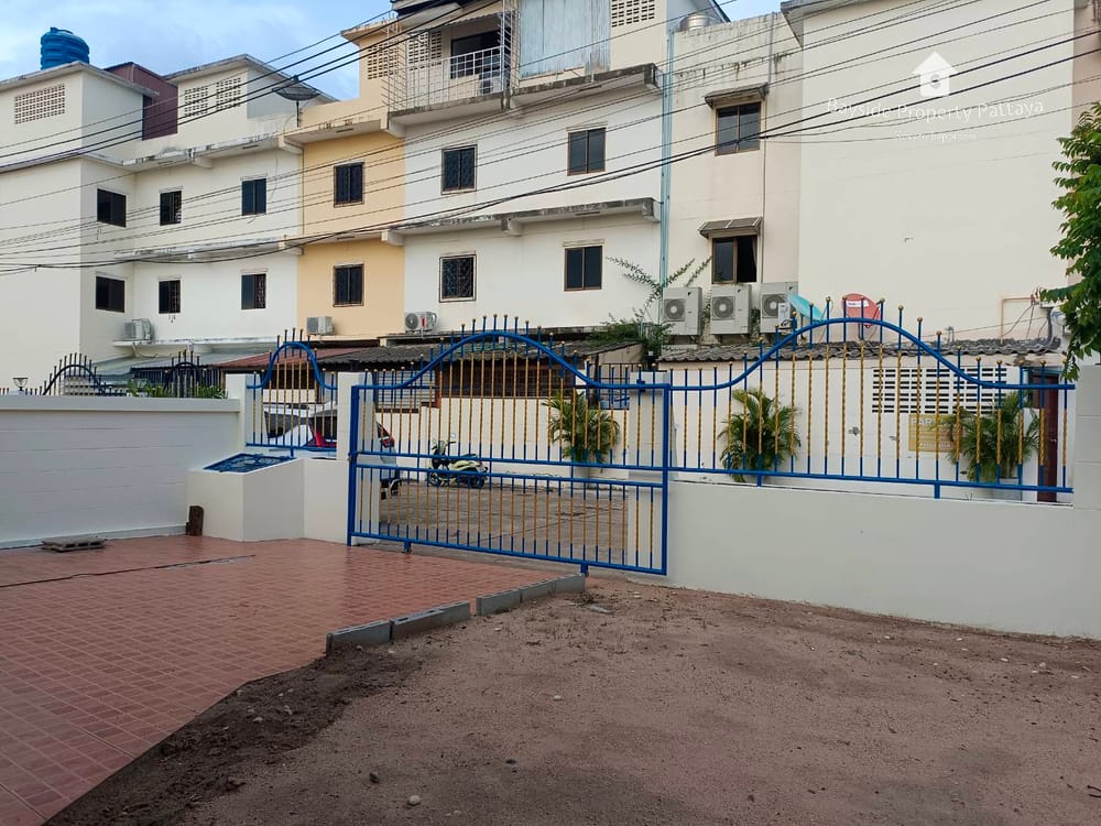 Eckreihenhaus (2 Schlafzimmer) mit Klimaanlage zum Verkauf in Pattaya City 37