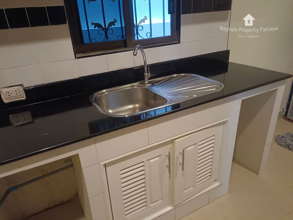 Eckreihenhaus (2 Schlafzimmer) mit Klimaanlage zum Verkauf in Pattaya City 44